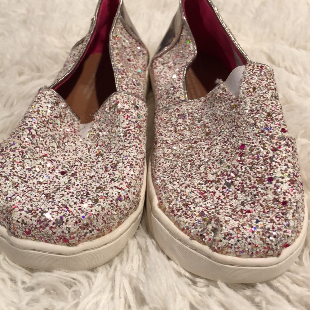 TOMS Candy Cane design slip on. NWOT or box. - Picture 10 of 13